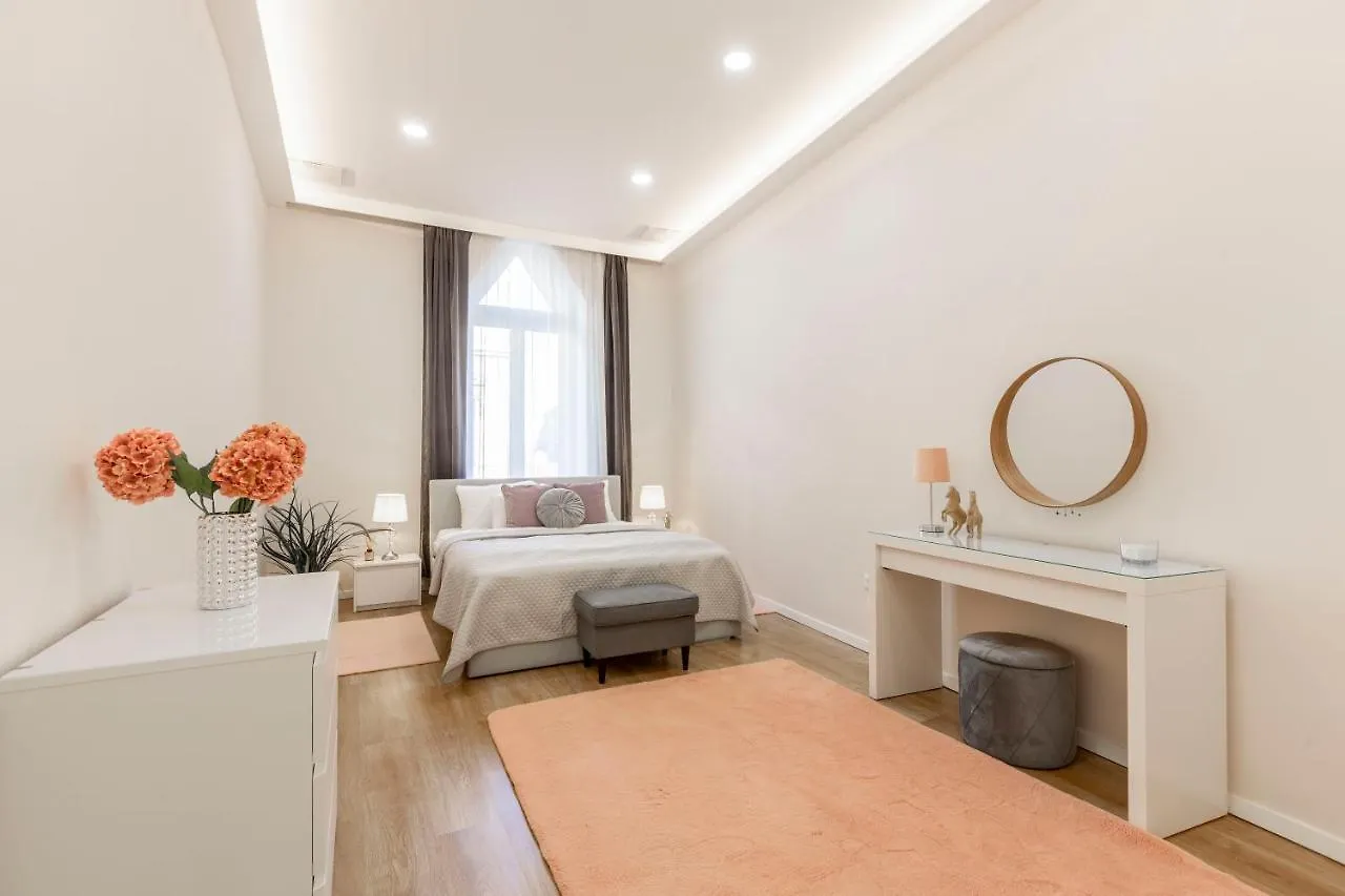 Exclusive Csengery Residence In The Heart Of Budapest Apartment