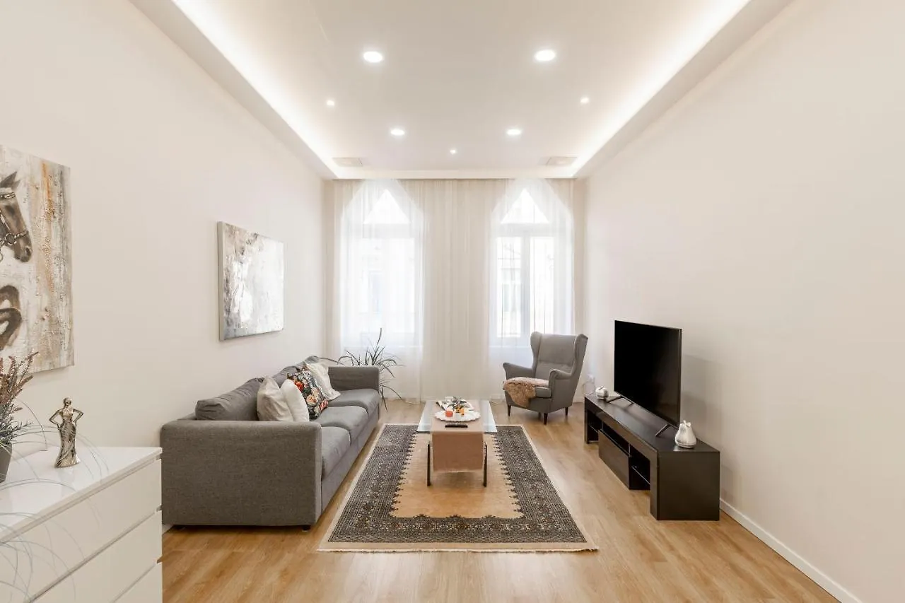 Exclusive Csengery Residence In The Heart Of Budapest location